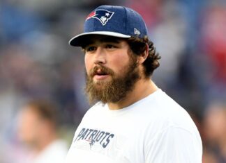Sources — Patriots sign C David Andrews to 1-year extension