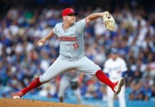 Emilio Pagán exercises $8 million option, remains with Reds