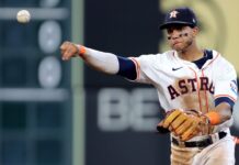 Astros’ Jeremy Pena misplays fly during in-game interview