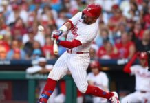 Without Harper, Phillies hit 60-win mark via victory over Dodgers
