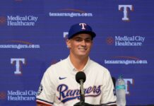 Rangers sign 16 draft picks, including 1st-rounder Malcolm Moore