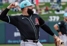 Marlins DFA infielder Emmanuel Rivera, call up RHP Adam Oller