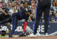 Reds’ Elly De La Cruz steals 60th base to go along with 20 HRs