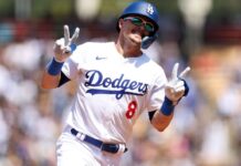 Hernandez, wearing No. 8, has big day as Dodgers honor Kobe