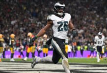 Saquon Barkley thrills Eagles, explodes for 3 TDs in debut