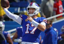 Bills quarterback Josh Allen hurts hand in win vs. Cardinals