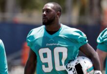 Source – Panthers signing Charles Harris after Derrick Brown injury