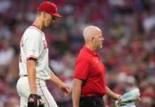 Reds’ Brandon Williamson exits vs. Braves with apparent injury