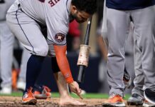 Jose Altuve tossed for removing cleat, sock in wild Astros win