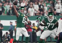 Aaron Rodgers throws first MetLife touchdown as New York Jet