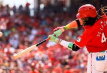 Elly De La Cruz youngest player to hit 25 HRs, steal 60 bases