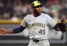Cubs claim reliever Enoli Paredes off waivers from Brewers