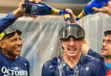 Royals clinch AL wild card, 1st playoff appearance since 2015