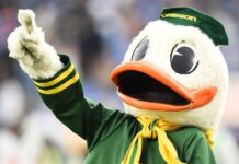 The Oregon Ducks mascot had fun during ‘College Gameday’