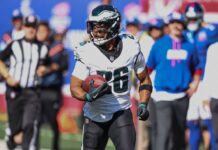 Jalen Hurts finds A.J. Brown for 41-yard TD on fourth down