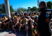 Police detain over 200 Peñarol fans during clashes in Rio