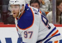 Edmonton Oilers star Connor McDavid exits early with injury